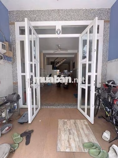 Nhà hẻm xe oto toạ lạc Lê Văn Quới 