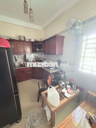 Nhà hẻm xe oto toạ lạc Lê Văn Quới 