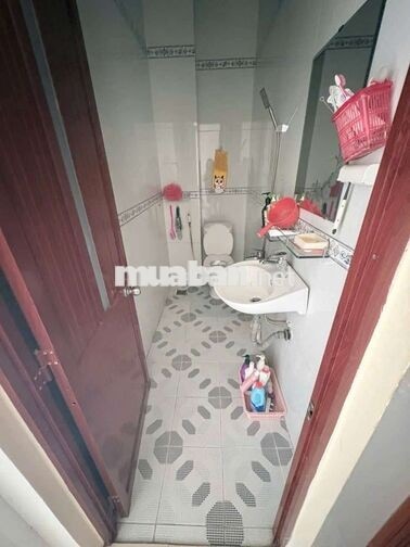 Nhà hẻm xe oto toạ lạc Lê Văn Quới 