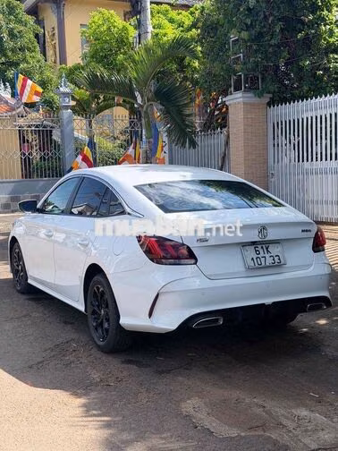 MG MG5 Trắng Thể thao 5 chỗ