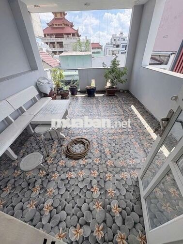 Nhà hẻm xe oto toạ lạc Lê Văn Quới 