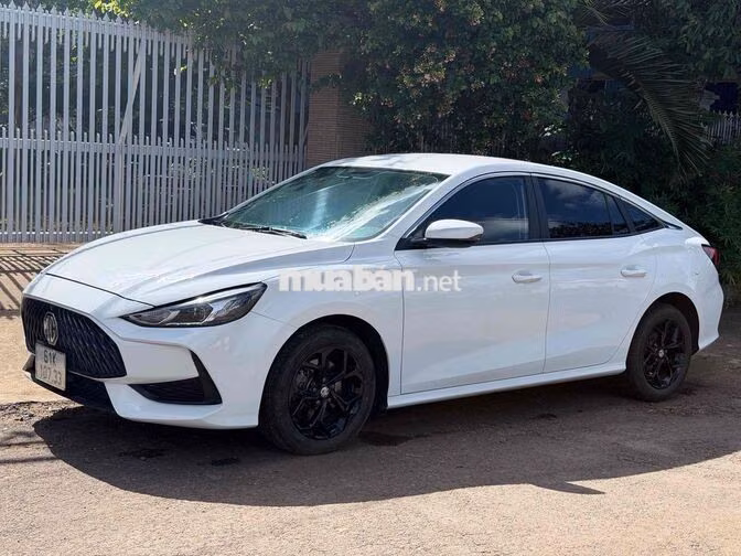 MG MG5 Trắng Thể thao 5 chỗ