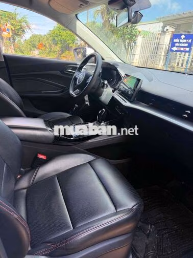 MG MG5 Trắng Thể thao 5 chỗ