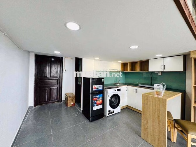 Dự án mới 2 phòng ngủ đủ nội thất có ban công khu vực trung tâm