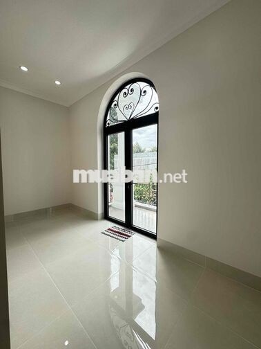 NHÀ LẦU MỚI TINH ĐỦ NỘI THẤT KDC- CHỢ ĐI BỘ- GẦN CÔNG VIÊN