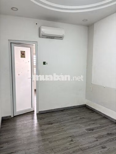 Cho thuê nhà nguyên căn hẻm oto cách mặt tiền 1 căn