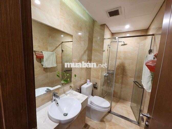 chính chủ cần bán gấp căn góc 2 ngủ  toà the legend 109 Nguyễn Tuân, 