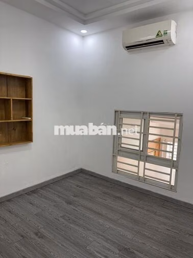 Cho thuê nhà nguyên căn hẻm oto cách mặt tiền 1 căn