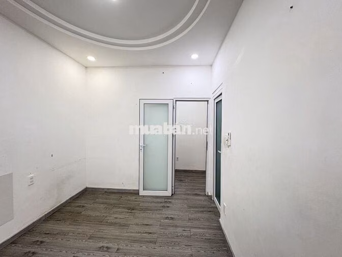 Cho thuê nhà nguyên căn hẻm oto cách mặt tiền 1 căn