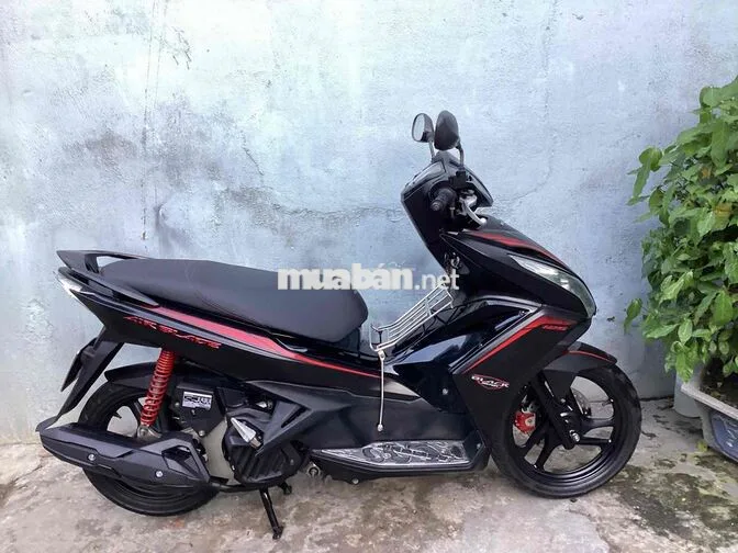 Honda Air Blade 125 đỏ đen nữ đi chính chủ
