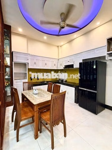 Nhà 2 lầu 4PN full nội thất hẻm đường Nguyễn Văn Cừ chỉ 10 triệu