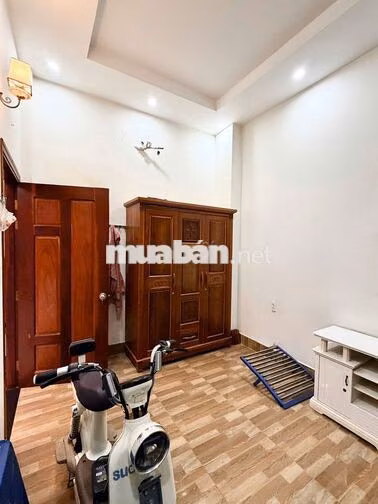 Nhà 2 lầu 4PN full nội thất hẻm đường Nguyễn Văn Cừ chỉ 10 triệu