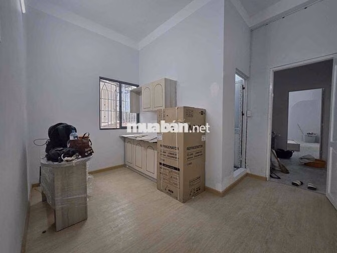 MỚI 100% CĂN HỘ CHO THUÊ CÓ BAN CÔNG DI CHUYỂN 5P TỚI BKU UEH HUFLIT