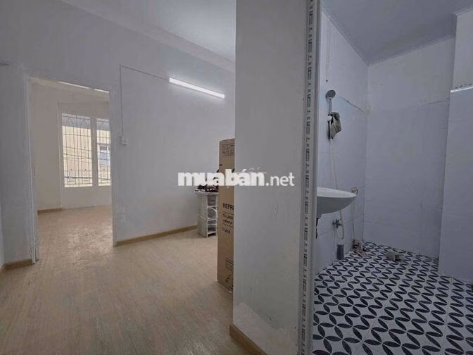 MỚI 100% CĂN HỘ CHO THUÊ CÓ BAN CÔNG DI CHUYỂN 5P TỚI BKU UEH HUFLIT