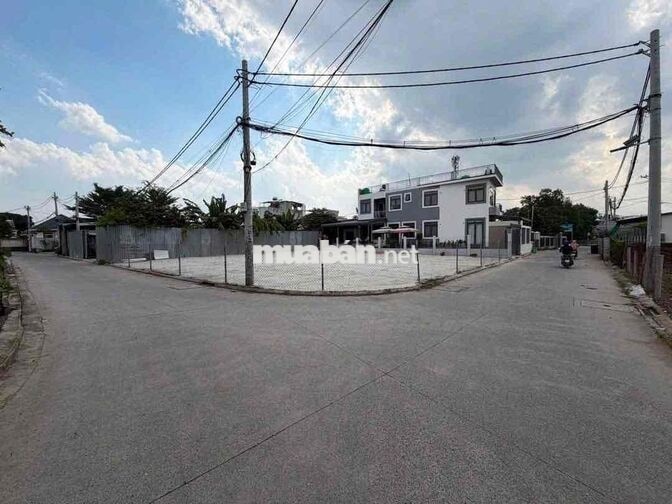 Cho Thuê Đất Đã Cán Nền Xi Măng Góc 2 Mặt Đường Gần Chung Cư APĐ