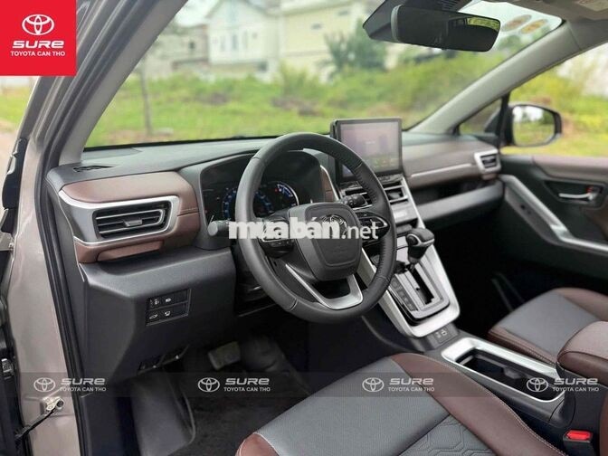Toyota Innova Cross Hybrid 2025 siêu lướt