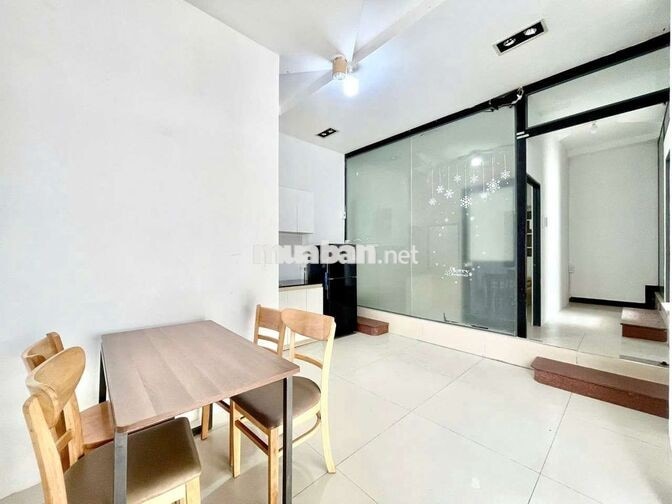 NHÀ NGUYÊN CĂN 2 PHÒNG NGỦ 1 KHÁCH SÂN TRƯỚC ĐẬU Ô TÔ FULL NỘI THẤT 
