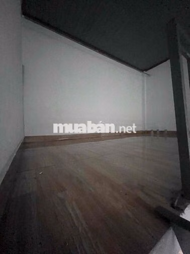 Phòng trọ bình dân có máy lạnh kệ bếp còn mới
