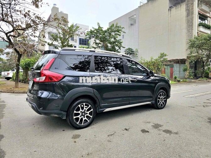 Suzuki XL7 7 chỗ màu Đen