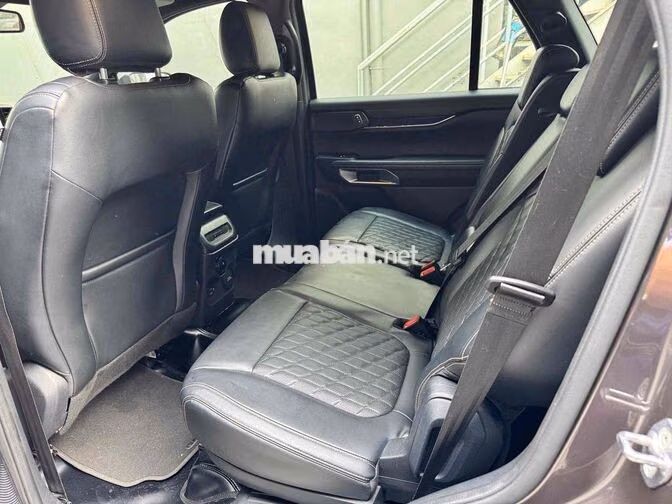 Ford Everest Platinum 2024 Dầu 25.000 km Nâu