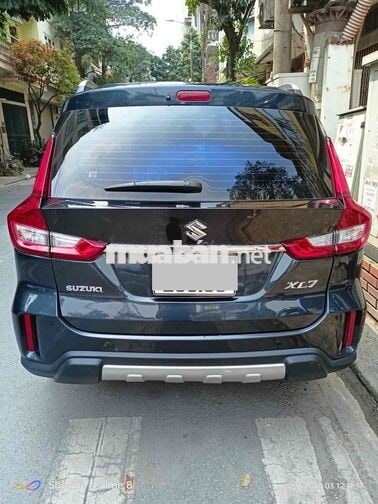 Suzuki XL7 7 chỗ màu Đen