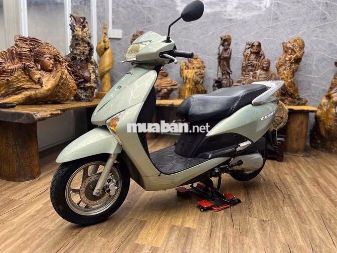 Honda Lead dàn áo liền lạc, máy bao êm