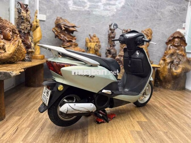 Honda Lead dàn áo liền lạc, máy bao êm