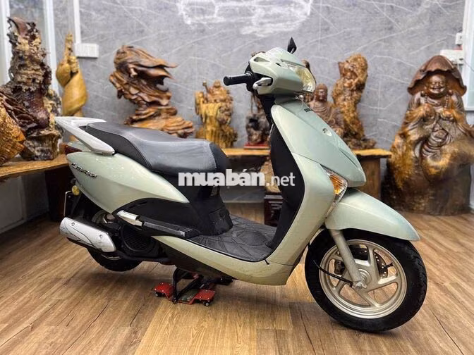 Honda Lead dàn áo liền lạc, máy bao êm