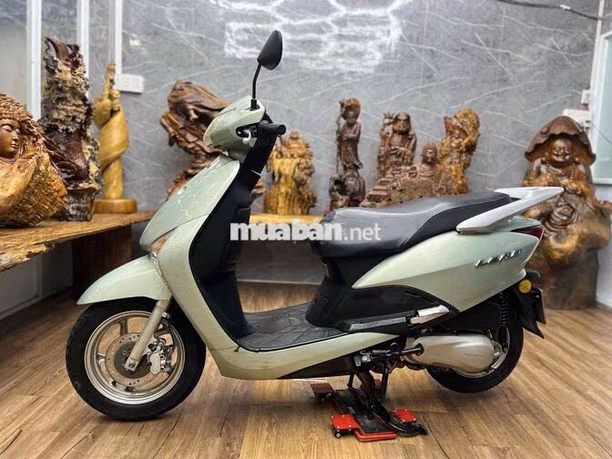 Honda Lead dàn áo liền lạc, máy bao êm