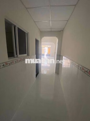 nhà góc 2MT KD sầm uất ngay chợ 5x16 gác lửng 2pn vỉa hè rộng rãi