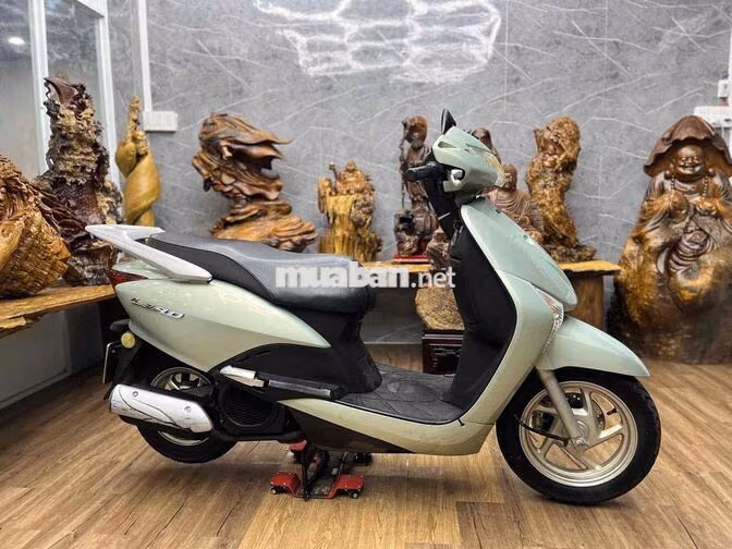 Honda Lead dàn áo liền lạc, máy bao êm