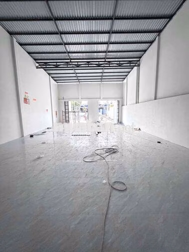 CHO THUÊ KHO 550m2 20tr - NỀN GẠCH MEN CÓ VĂN PHÒNG SÂN TRC SAU RỘNG