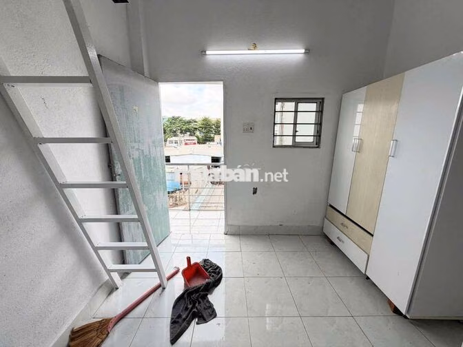 Phòng gác giá rẻ gần công viên Phần Mềm Quang Trung 