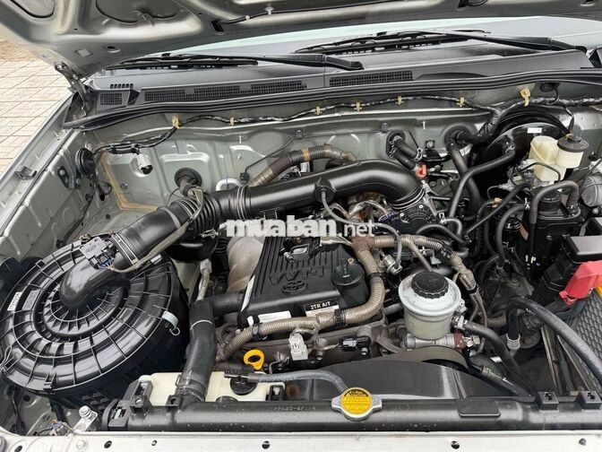 Toyota Fortuner 7 chỗ Xăng Số tự động Bạc