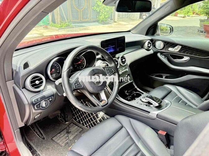 Mercedes-Benz GLC300 4Matic 2018 Đỏ
