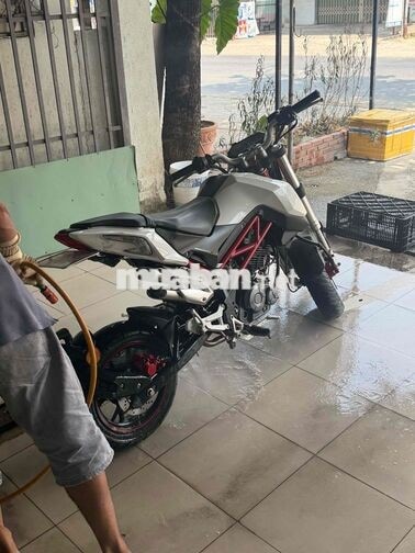 Benelli TNT 125cc Trắng Xe côn tay