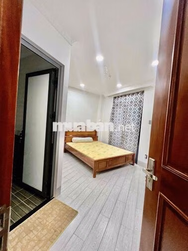 Cho Thuê Nguyên Biệt Thự DT 800m2 1Trệt 3Lầu 6Pn 5Wc Sân Vườn Y Hình