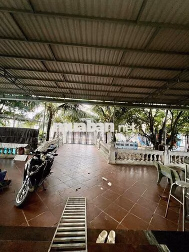 Cho Thuê Nguyên Biệt Thự DT 800m2 1Trệt 3Lầu 6Pn 5Wc Sân Vườn Y Hình