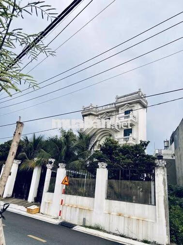 Cho Thuê Nguyên Biệt Thự DT 800m2 1Trệt 3Lầu 6Pn 5Wc Sân Vườn Y Hình