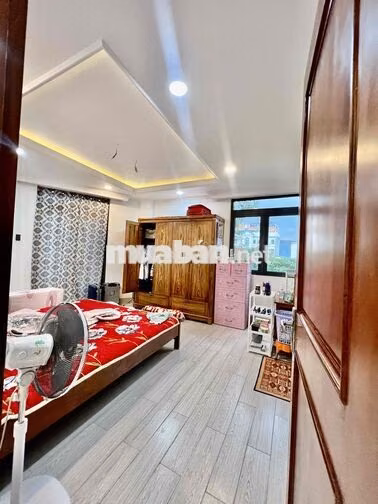 Cho Thuê Nguyên Biệt Thự DT 800m2 1Trệt 3Lầu 6Pn 5Wc Sân Vườn Y Hình