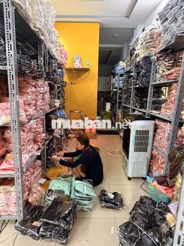 ĐÓNG GÓI-KIỂM KHO quần áo nữ