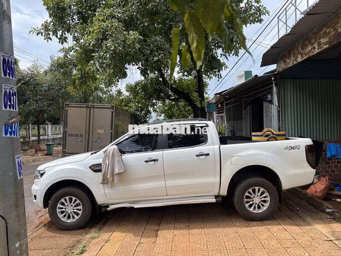 Ford Ranger 5 chỗ màu Trắng