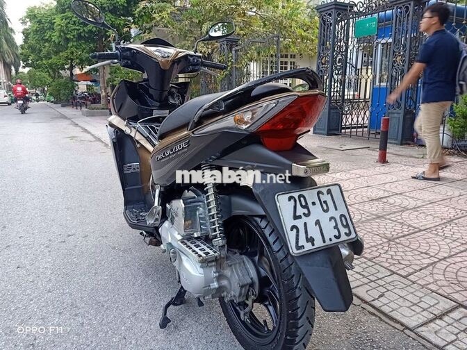 Honda Air Blade 110cc Đen, Vàng đồng