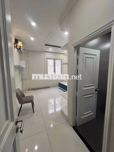 Nhà mới khu tên lửa MT kinh doanh đối diện chợ 5x20m 4.5 tấm 6PN 33tr