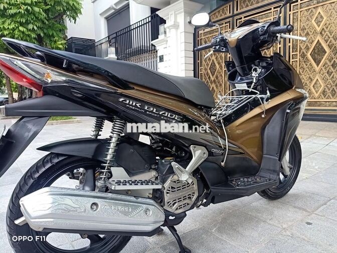 Honda Air Blade 110cc Đen, Vàng đồng
