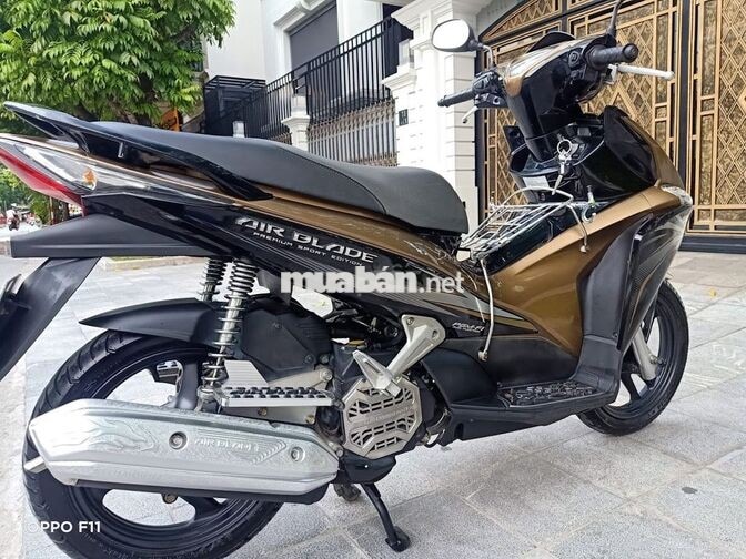 Honda Air Blade 110cc Đen, Vàng đồng
