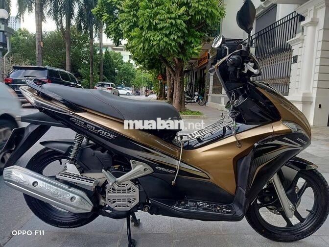 Honda Air Blade 110cc Đen, Vàng đồng