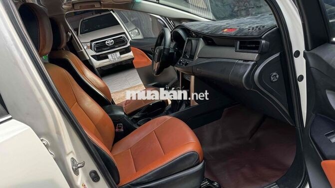 Toyota Innova 7 chỗ Số sàn Xăng Trắng