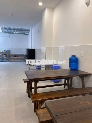 CHDV ngay cổng sau đại học văn lang