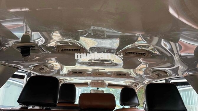 Toyota Innova 7 chỗ Số sàn Xăng Trắng